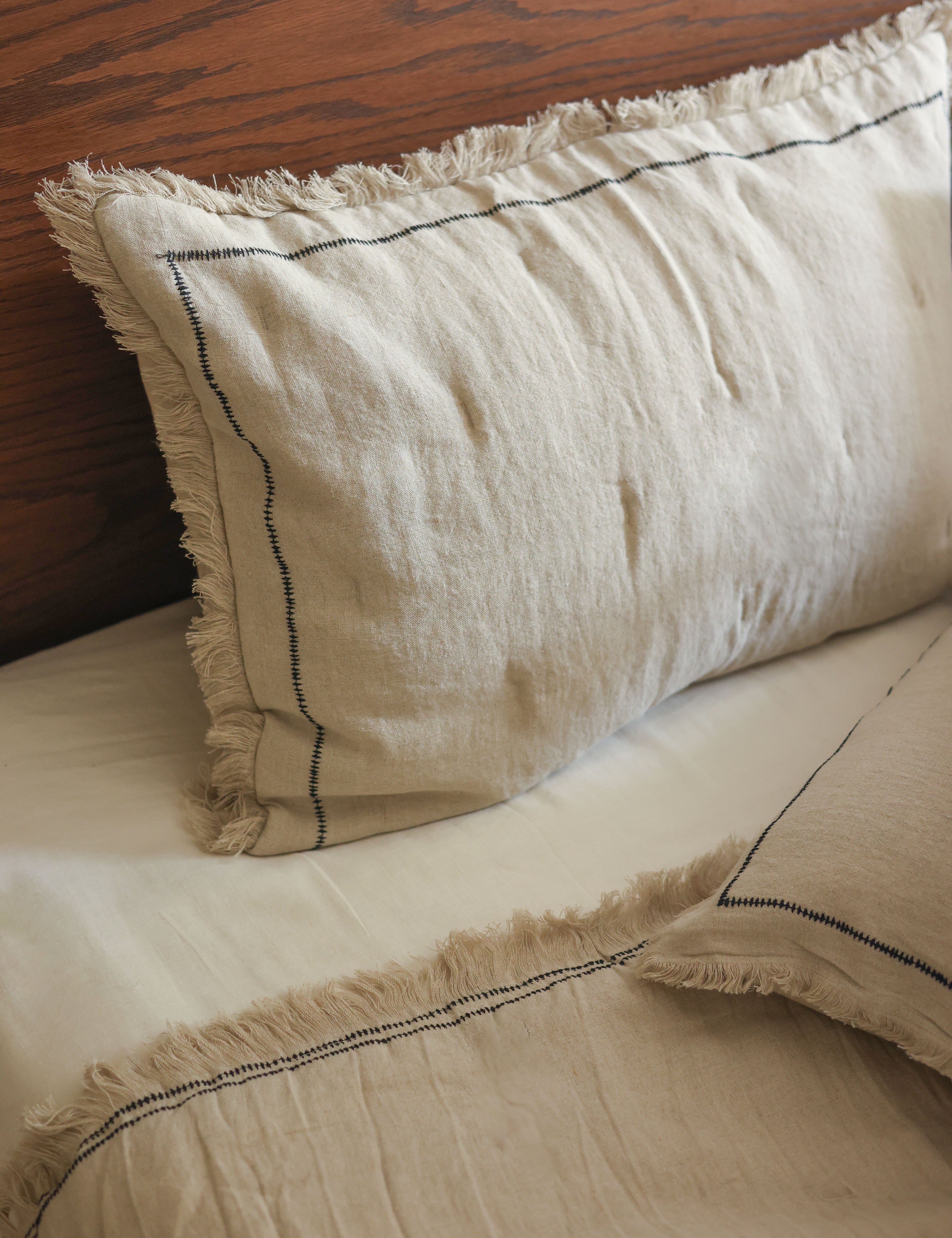 Bedsheet fabric illustrating thread count and weave quality