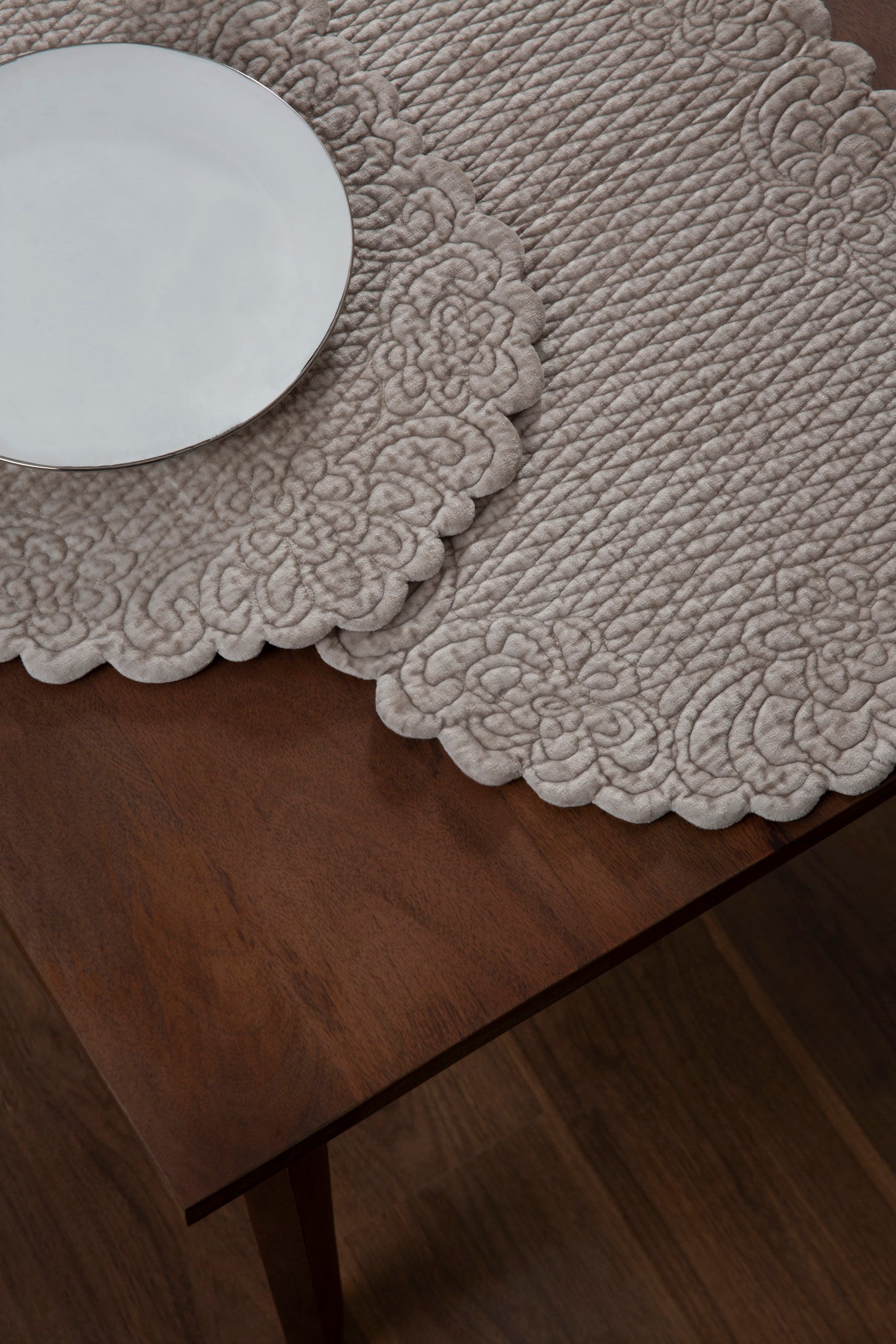Velvet Glory In Champagne - Runner