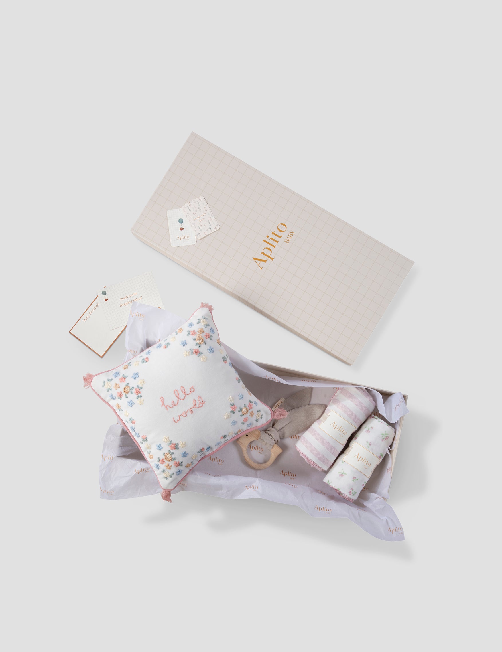 BABY-GIFTSET-HELLOWORLD-1.jpg