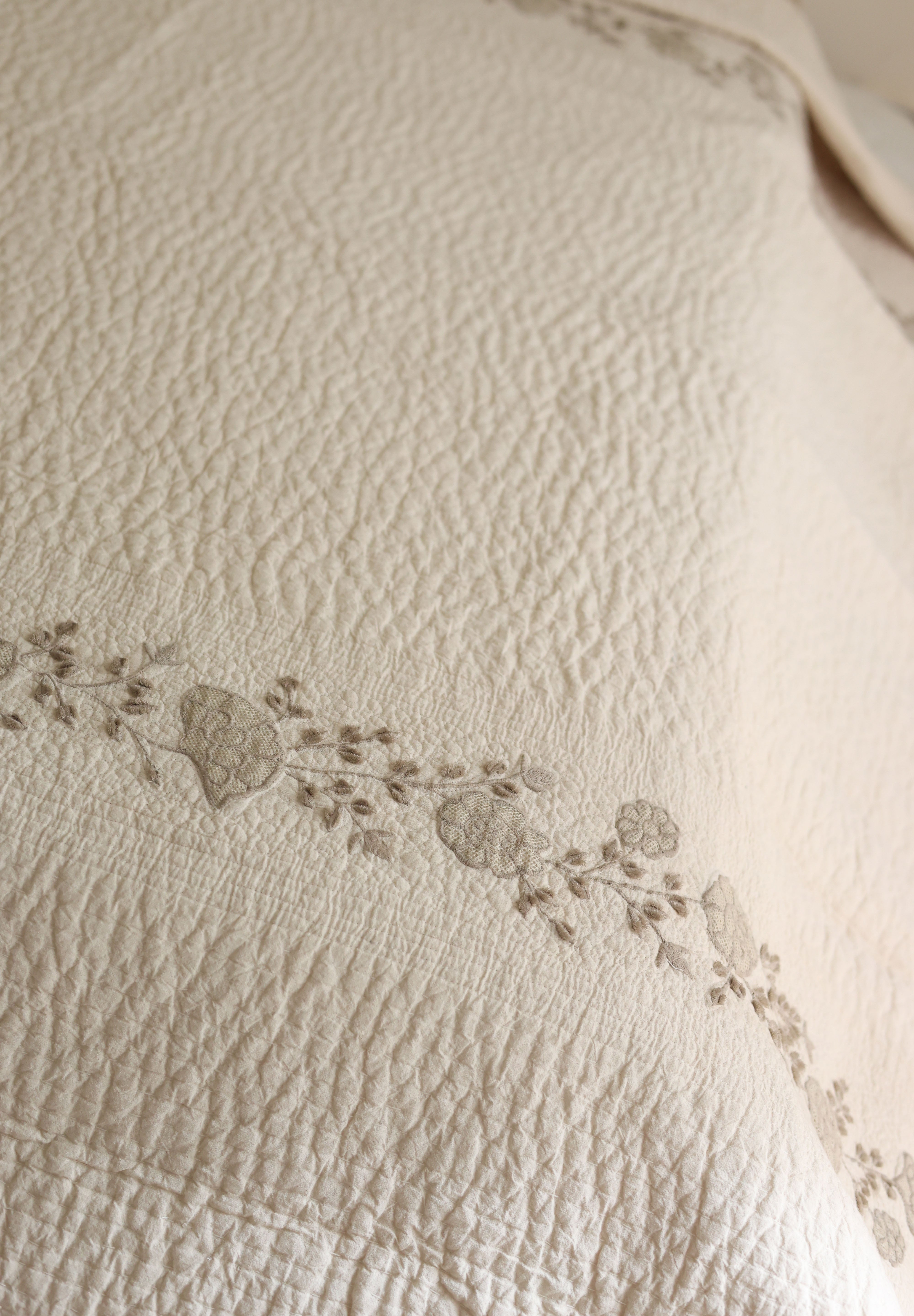 Ivy in Ivory