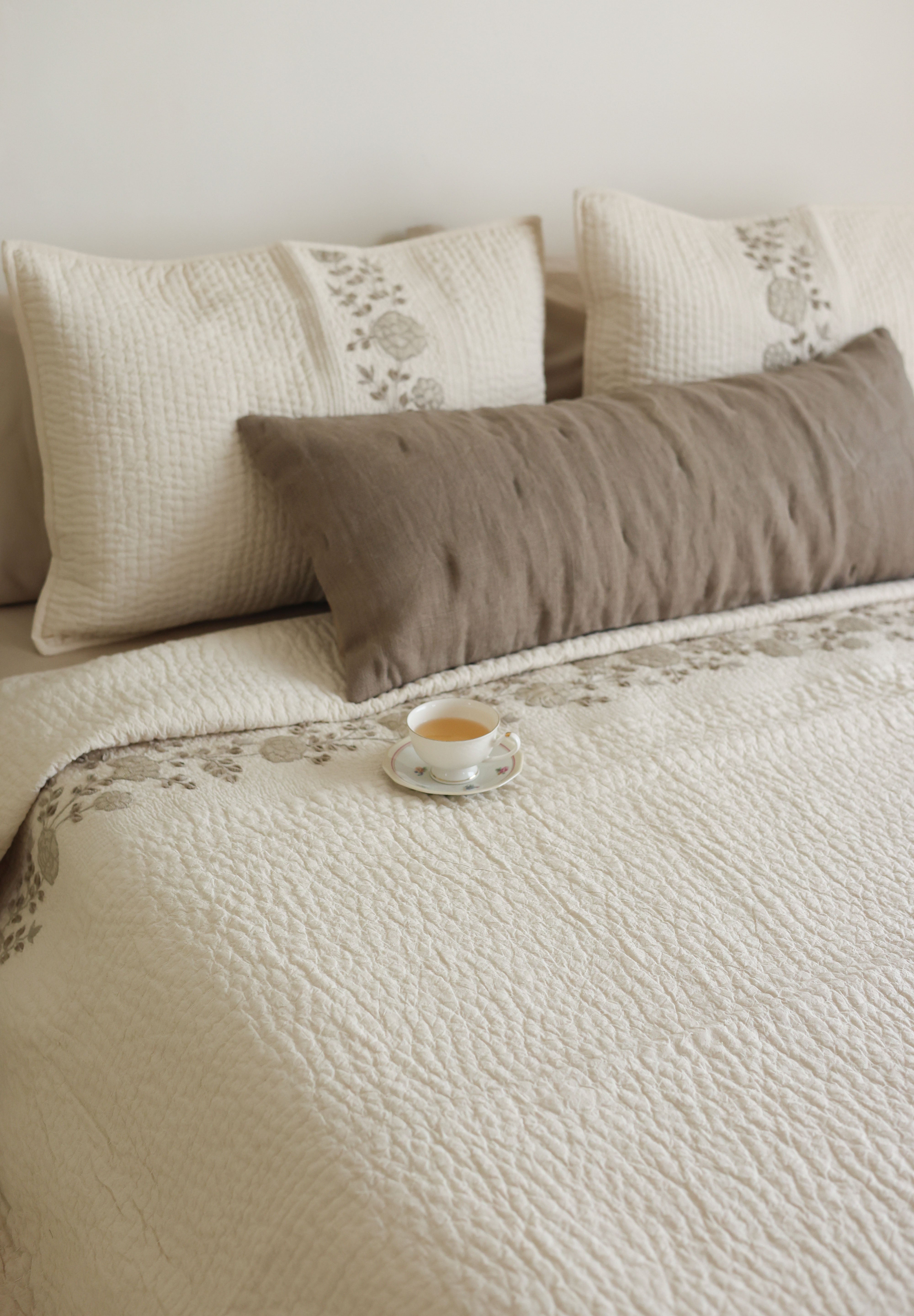 Ivy in Ivory