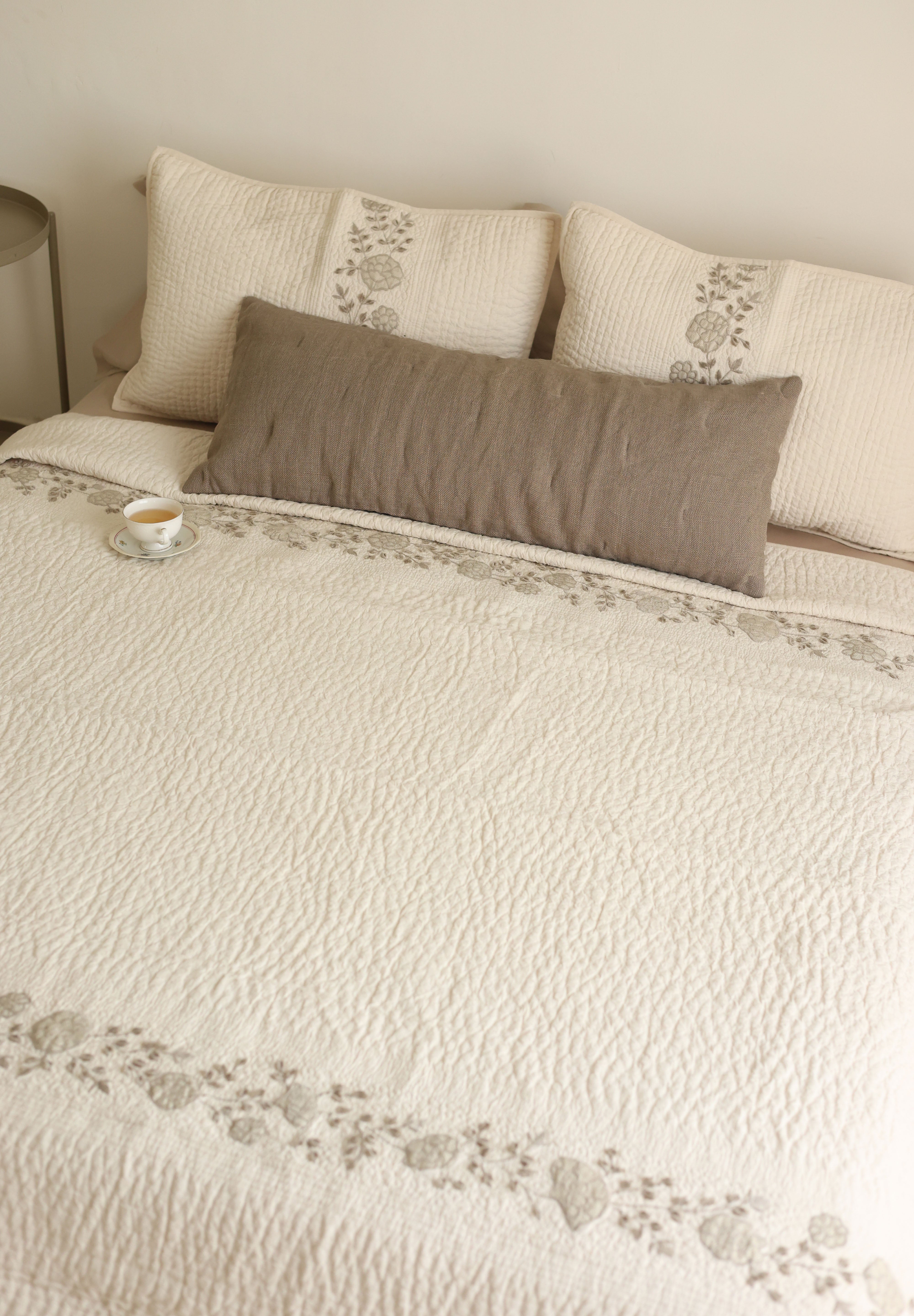 Ivy in Ivory