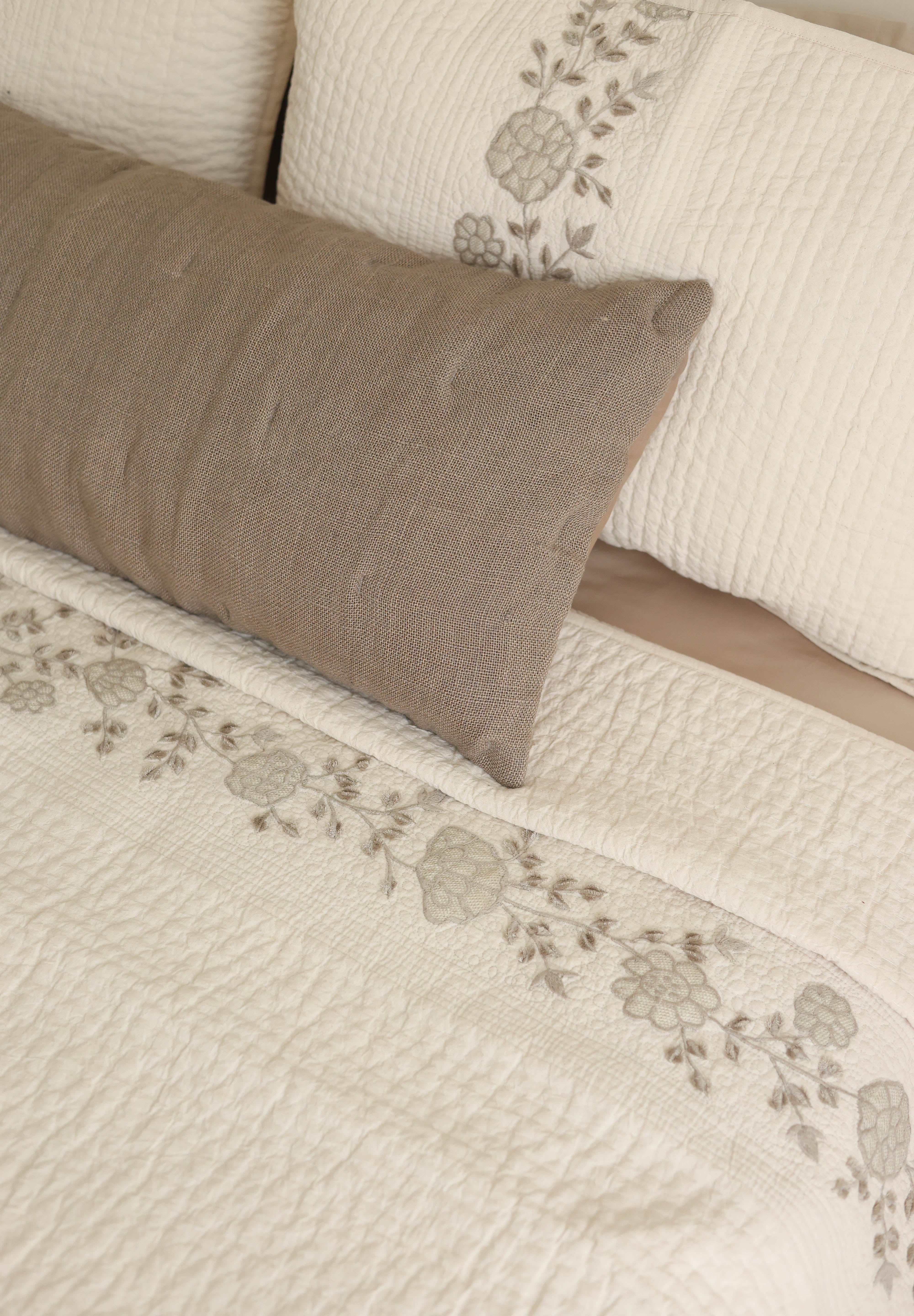 Ivy in Ivory