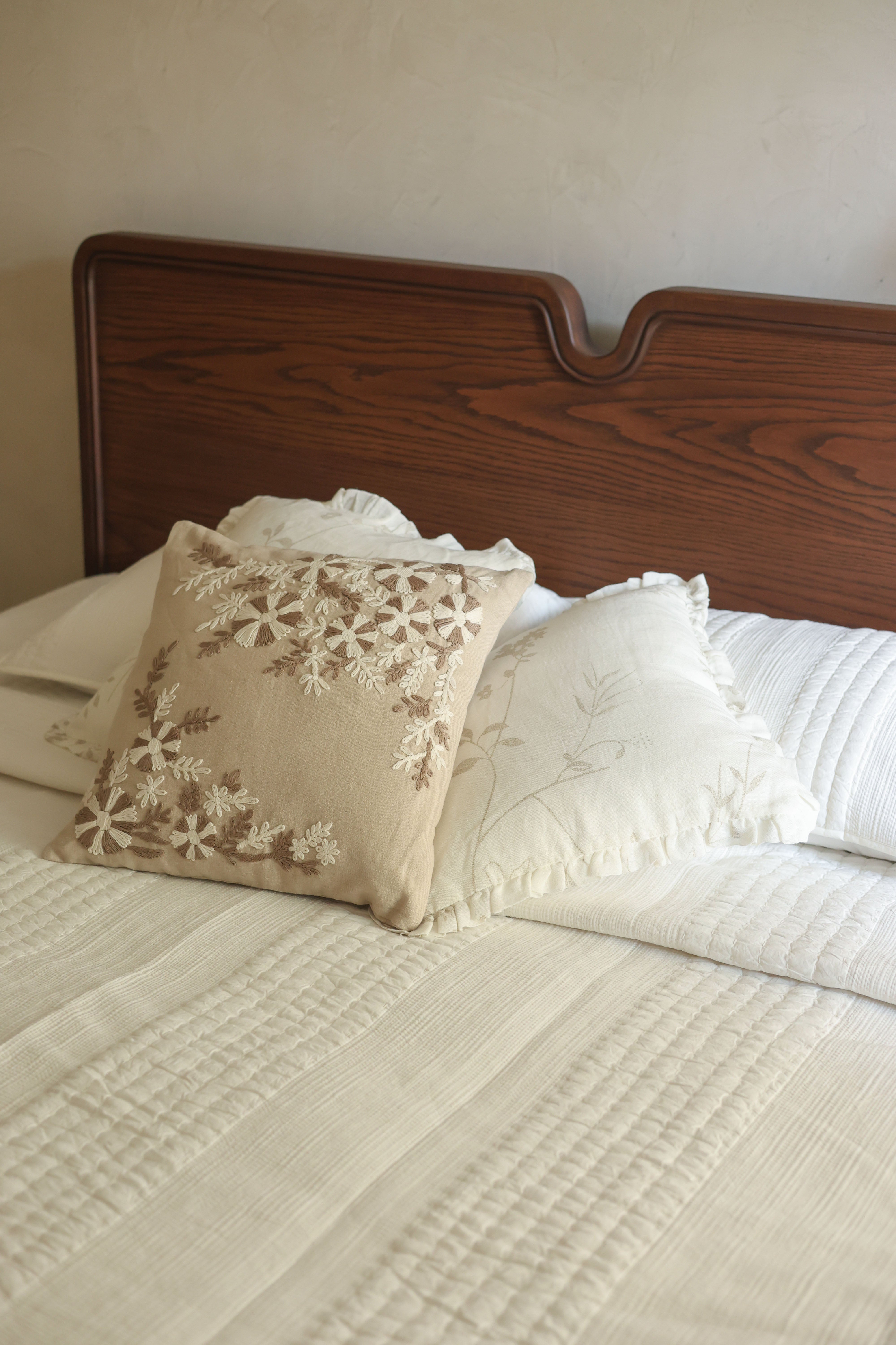Aria In Beige image 4