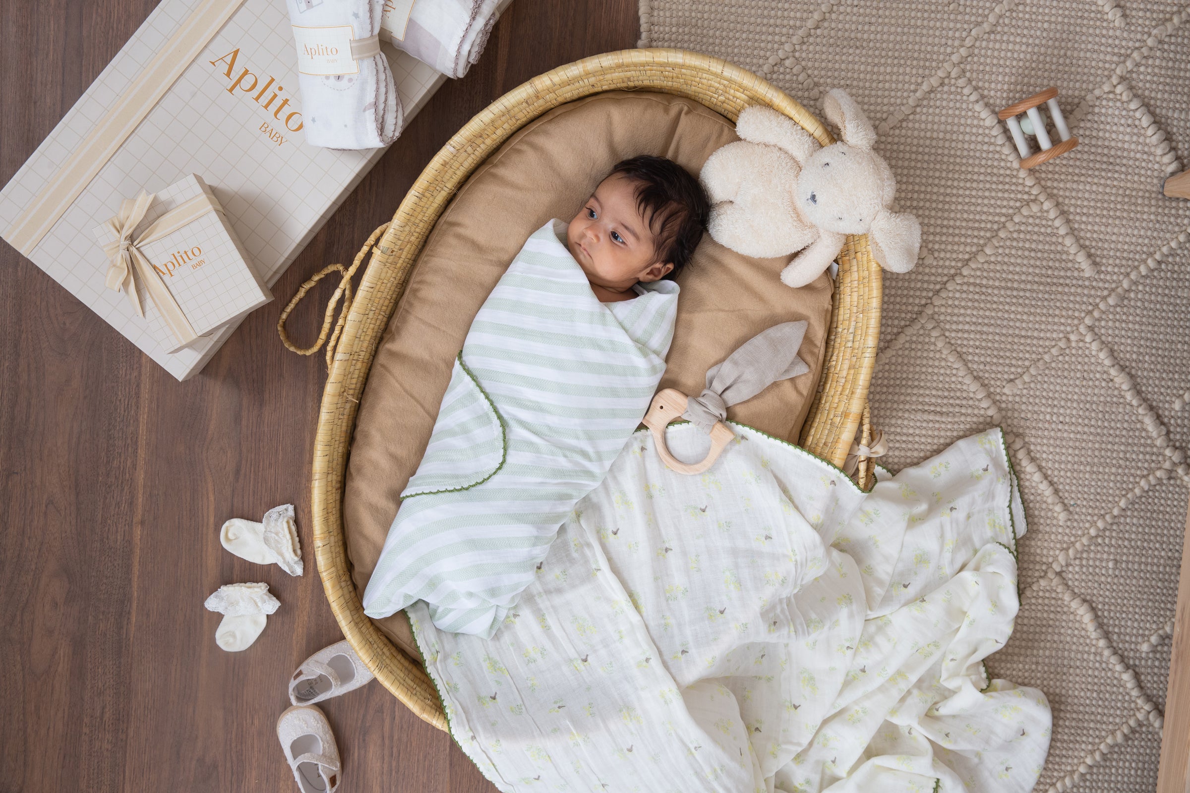 Swaddle Set - Bows and Greens