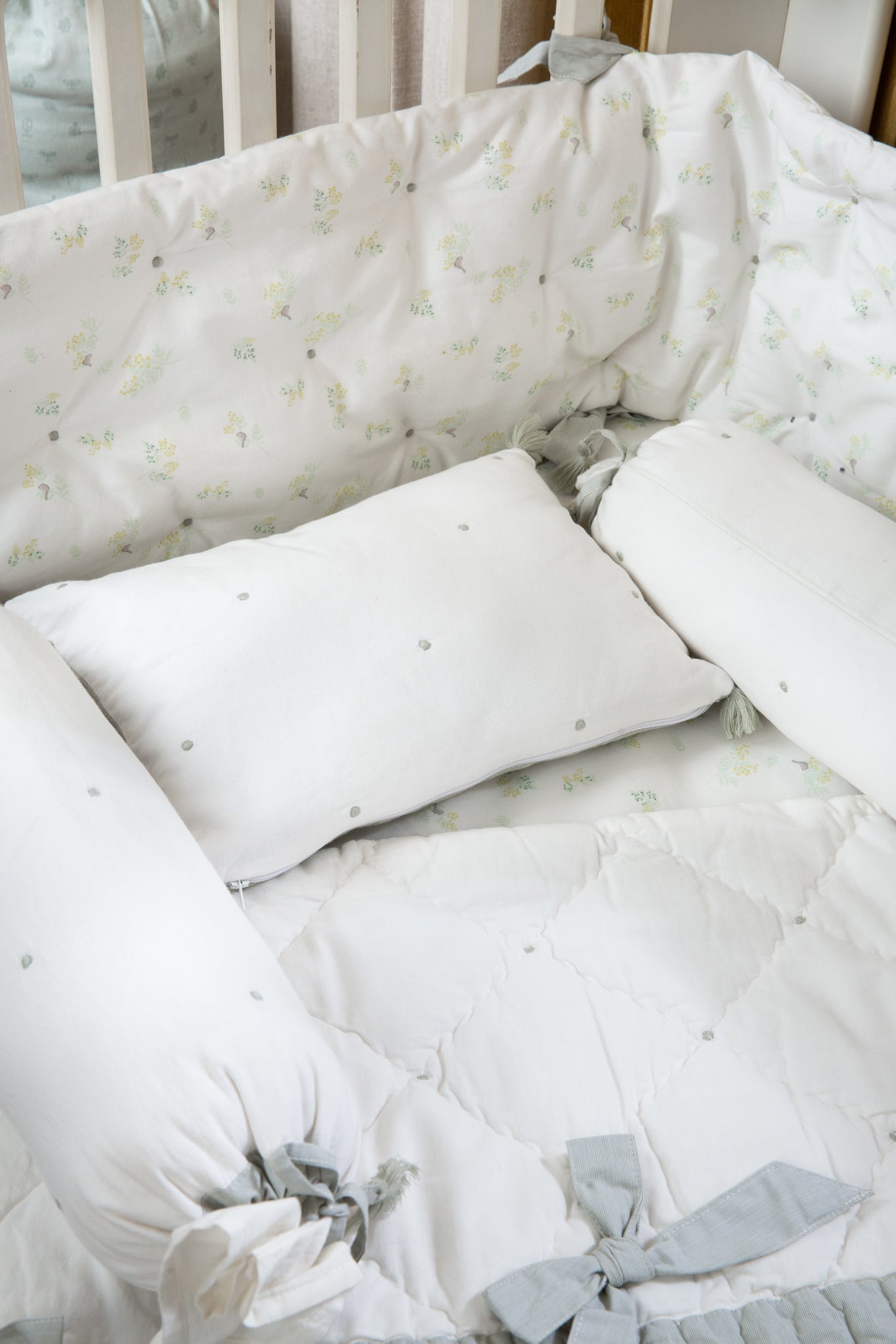 Baby Crib Bedding Set - Bows and Greens