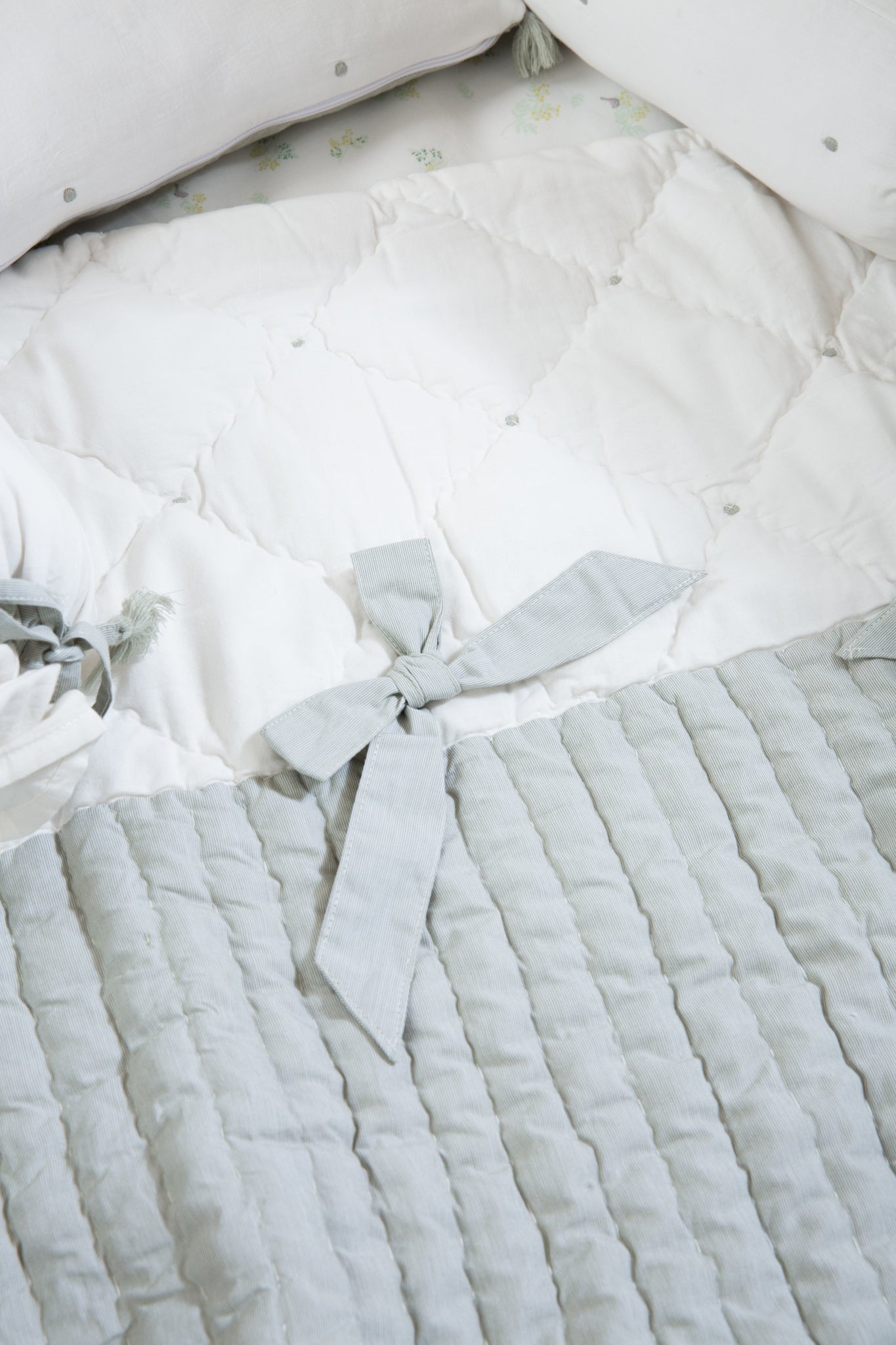 Baby Crib Bedding Set - Bows and Greens